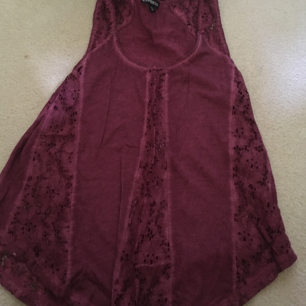 maroon tank top